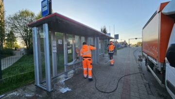 Coroczne mycie przystanków autobusowych