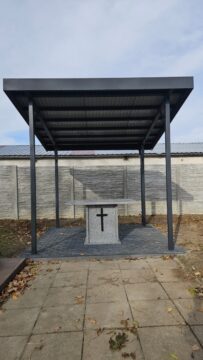Nowa wiata na cmentarzu komunalnym przy ul. Bocznej Sanowej