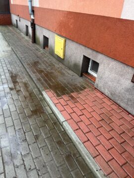 Czyszczenie kostki brukowej i elewacji